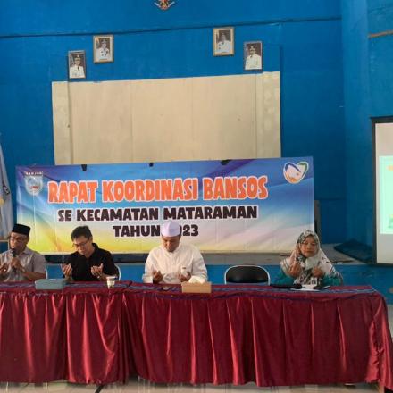 Pambakal Bersama Kasi Pelayanan dan Kesejahteraan Bawahan Pasar Menghadiri Rakor Bansos