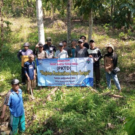 KEGIATAN PKTD PEMBERSIHAN ALIRAN SUNGAI DESA BAWAHAN PASAR TAHUN 2023