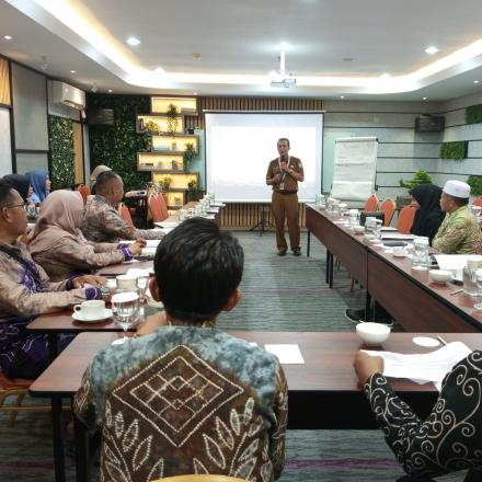 PAMBAKAL & PERANGKAT DESA MENYIMAK MATERI DARI BAPAK ABDULLAH FATAR MATERI KEWENANGAN DESA