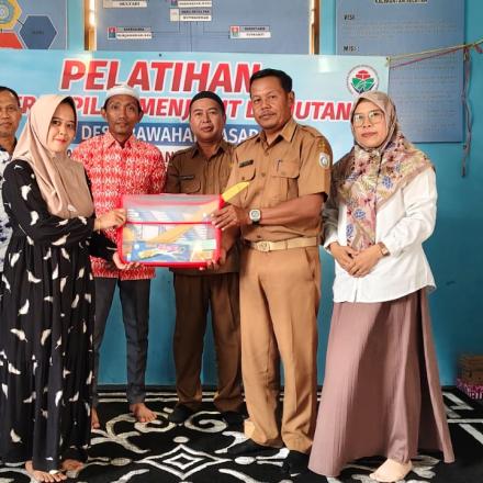 PAMBAKAL BAWAHAN PASAR DENGAN RESMI MEMBUKA ACARA PELATIHAN KETERAMPILAN MENJAHIT LANJUTAN